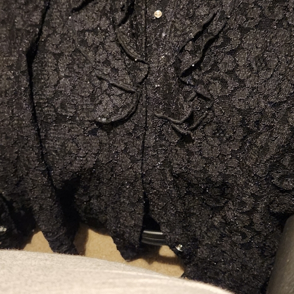 BEAUTIFUL BLACK LACE RUFFLE BLOUSE - Picture 4 of 8